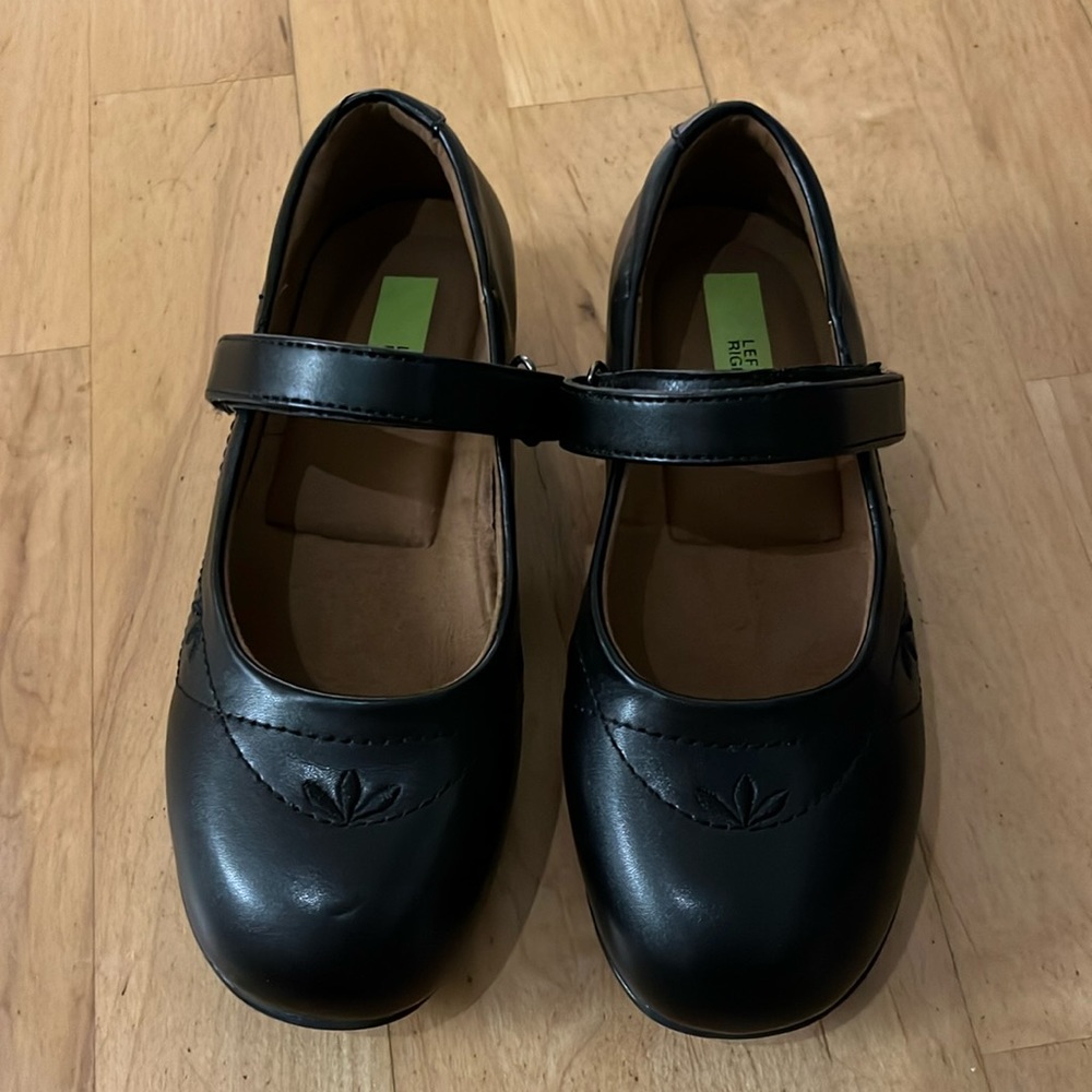 Left & Right girls ballet flats size 1 like new